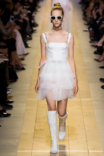 Look 11